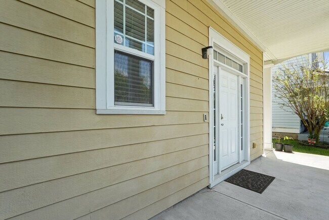 Building Photo - Come Home Smiling to This Beautiful 3-Bed, 3-Bath in Port Wentworth!