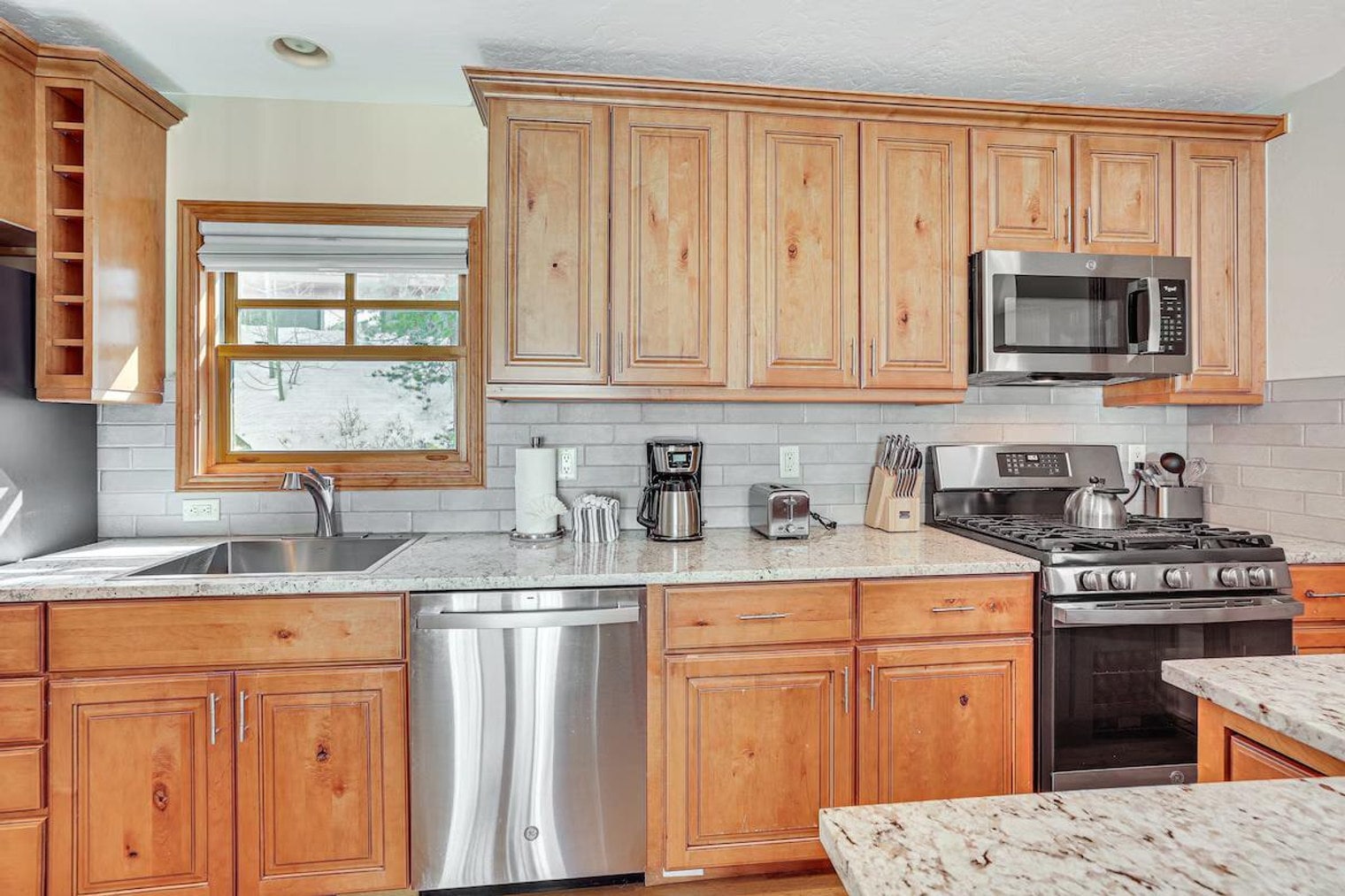 Building Photo - 304 N Main St