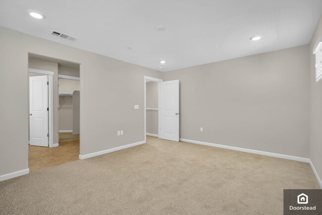 Building Photo - 5587 Saddle Rock Ln