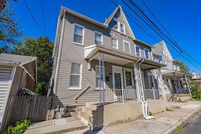 Building Photo - 327 Arch St