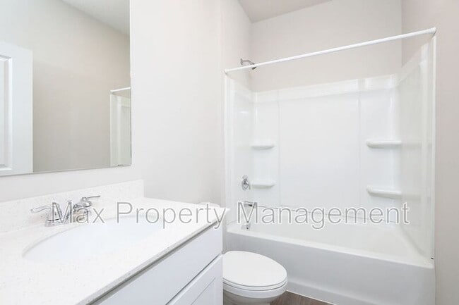Building Photo - 2706 NW 30th Ln