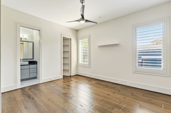Building Photo - 3610 Oak Forest Dr