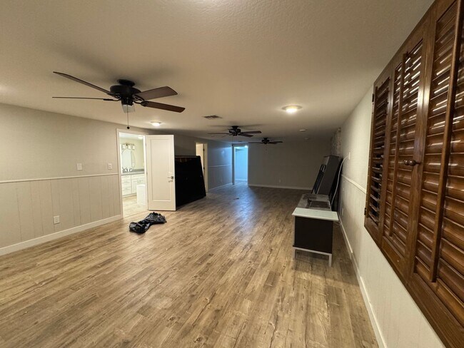 Building Photo - 4 bedroom basement home North Mesa