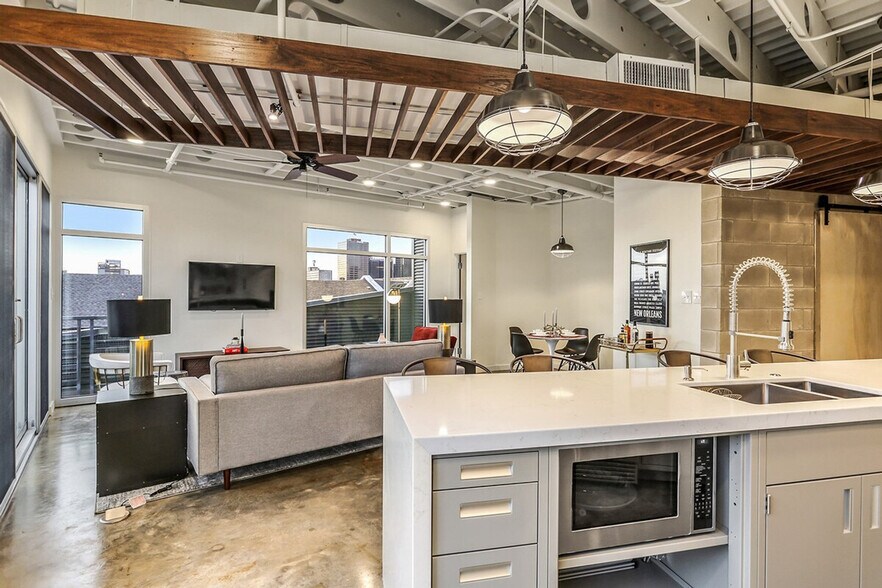 Building Photo - 527 St Joseph St