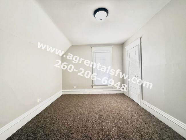 Building Photo - 3 Bedroom House