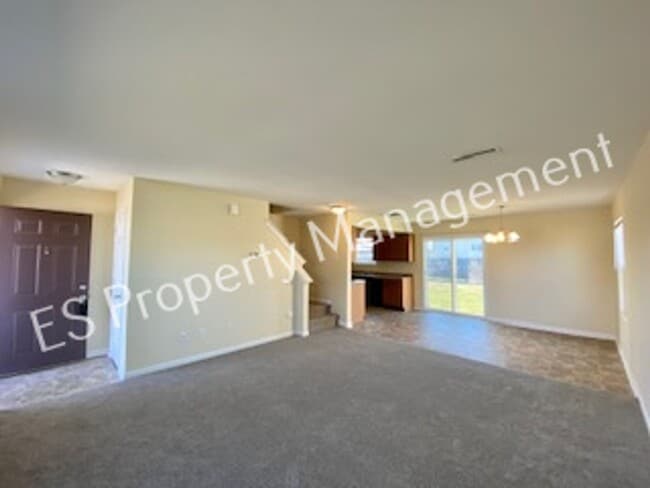 Building Photo - Beautiful 4 Bedroom 2.5 Bath 2 story home in Wildwood Farms on Indy's Southeast side!