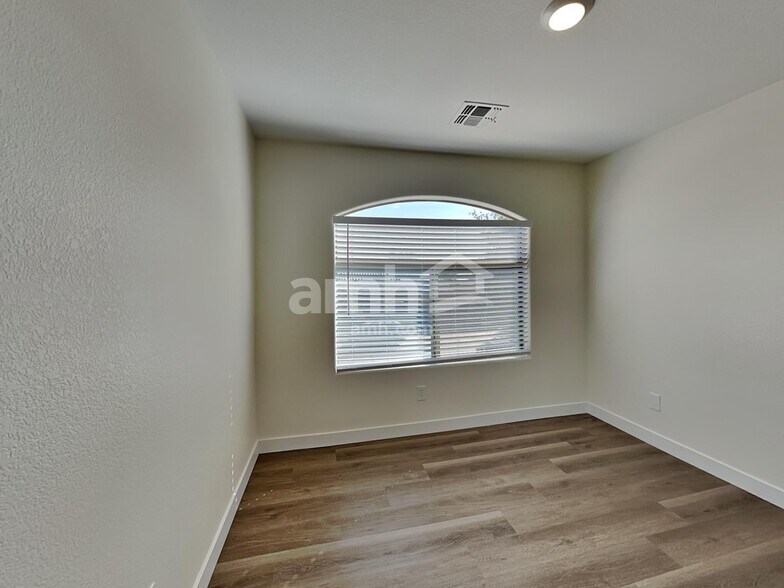 Building Photo - 1286 N 161st Ave