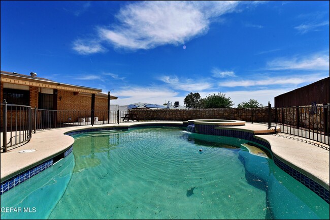 Building Photo - 4504 R J Lunn Ct