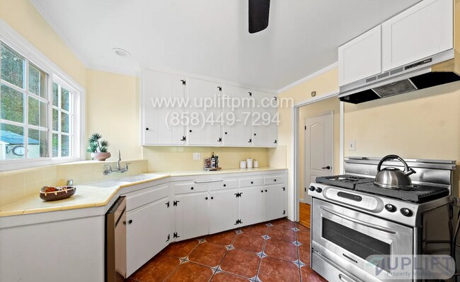 Building Photo - Charming 3-Bedroom Home with Bonus Living ...