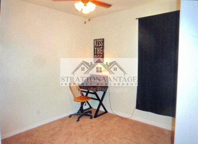 Building Photo - 24531 W Mobile Ln