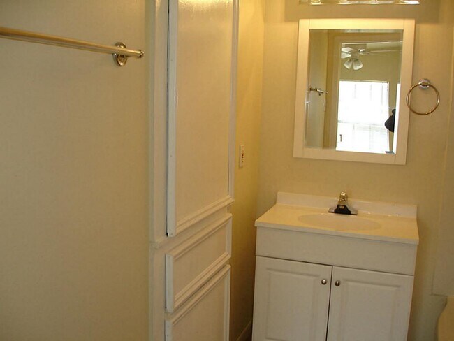 Building Photo - 447 W 22nd St