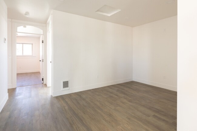 Building Photo - 546 Alaska Frontage Rd