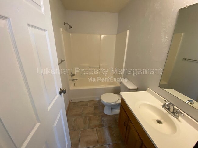 Building Photo - 1324-1326 Knollwood Ave