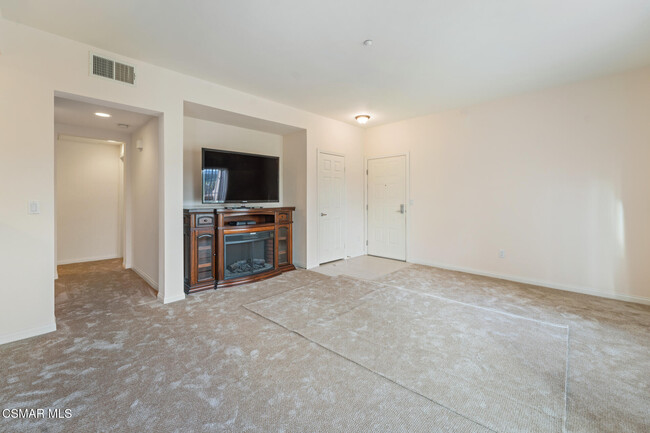 Building Photo - 453 Country Club Dr