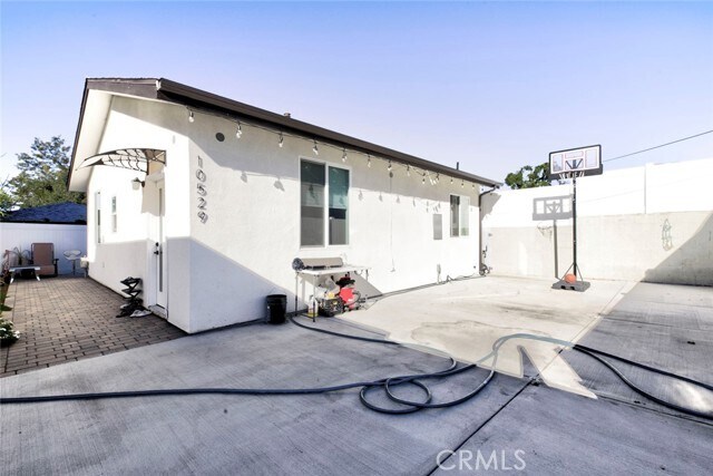 Building Photo - 10531 Greenburn Ave