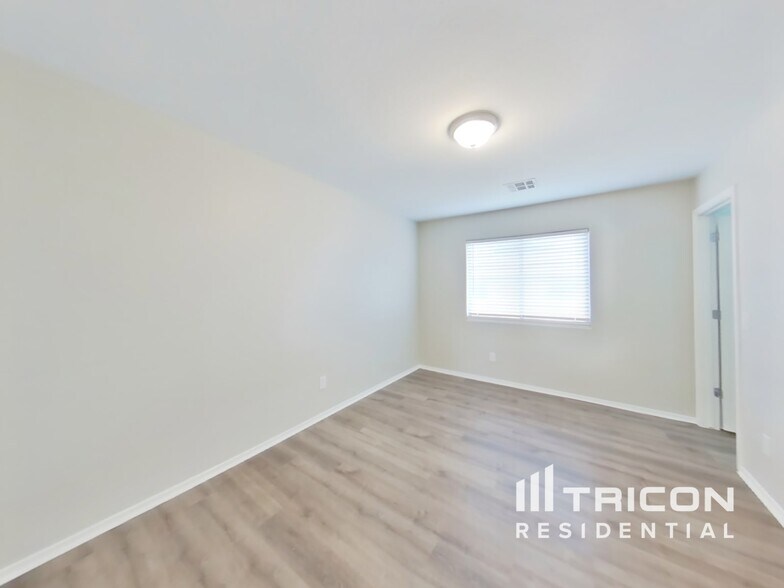 Building Photo - 1480 E Anna Dr