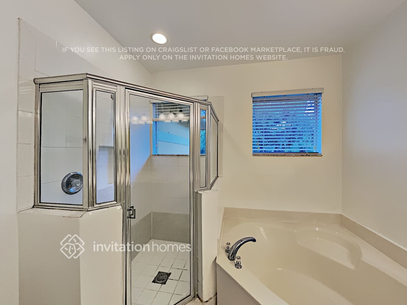 Building Photo - 4401 Coventry Pointe Way
