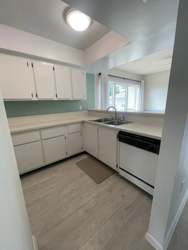 Building Photo - 610 Windrush Bay Dr