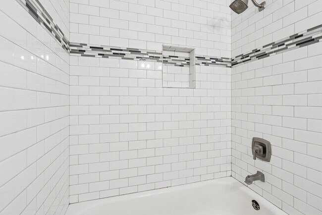 Building Photo - 915 Stonegate Dr