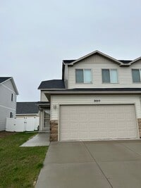 Building Photo - 3223 Bantam Ave