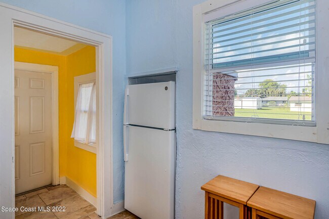 Building Photo - 27 E Ave A