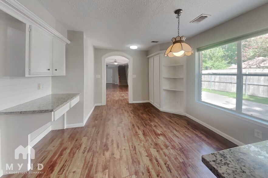 Building Photo - 16915 Misty Creek Dr