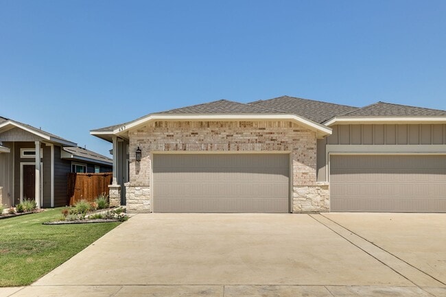 Building Photo - 657 Blackland dr