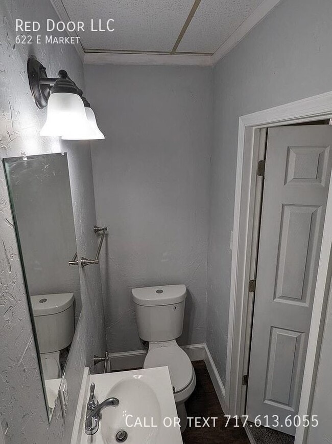 Building Photo - 622 E Market-