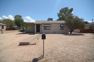 Building Photo - Charming Remodeled 2 Bedroom 1 Bath Home! ...