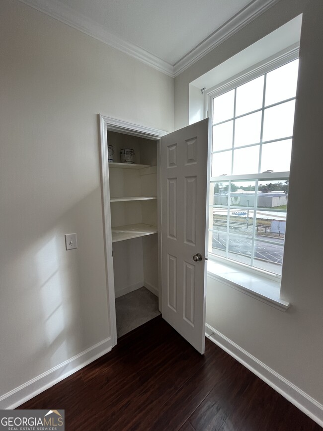 Building Photo - 65 E Main St