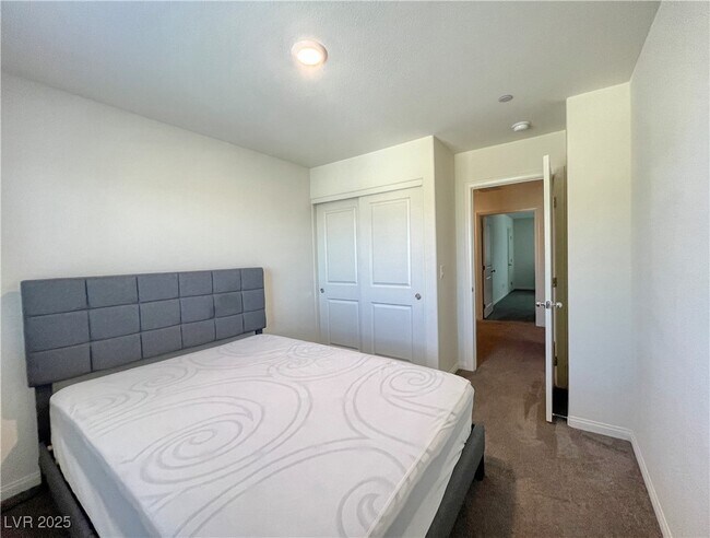 Building Photo - 12748 Feathersong