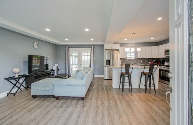 Building Photo - 3330 Kelton St