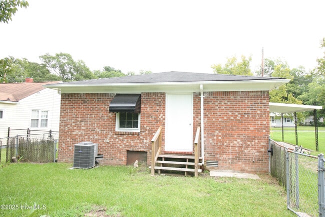 Building Photo - 1329 Hazel Ave