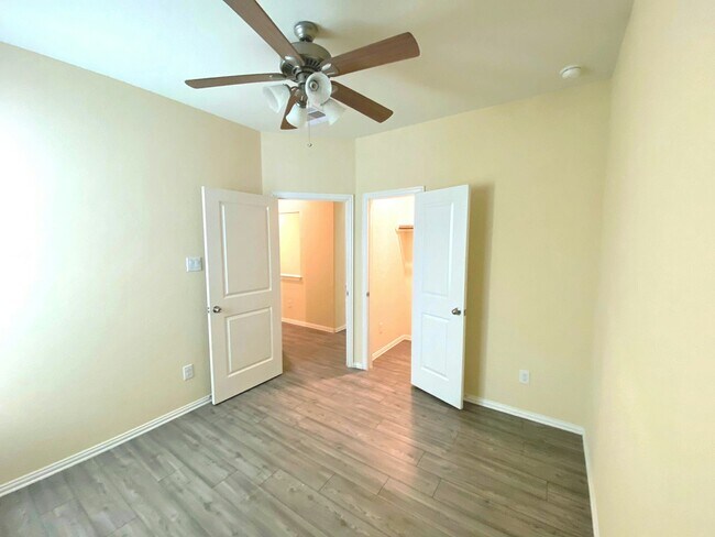 Building Photo - 29880 Dovetail Blf Ln