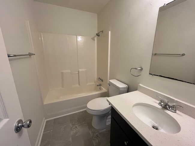 Building Photo - Renovated 3 Bedroom 2 Bath Home for Rent!