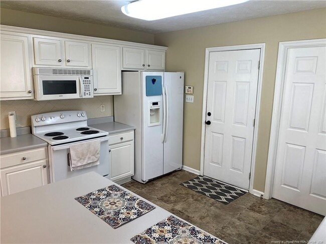 Building Photo - 675 Americana Dr
