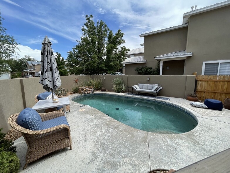 Building Photo - 1531 Phoenix Ave NW