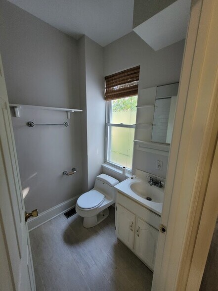 Building Photo - 417 I St NE