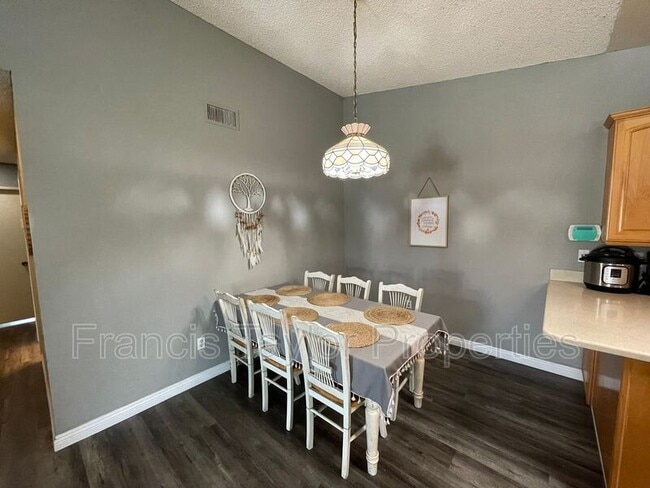 Building Photo - 2422 Teaberry Glen
