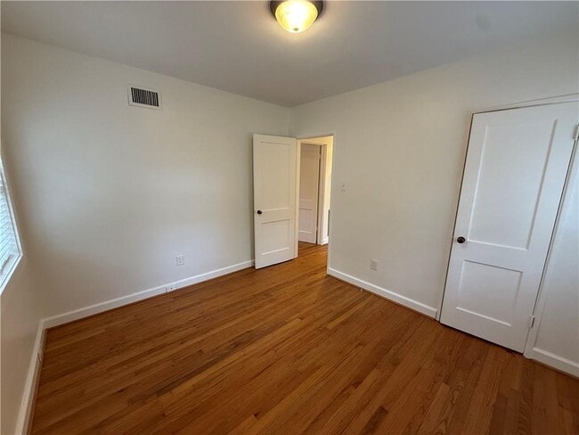 Building Photo - 126 Batre Ln