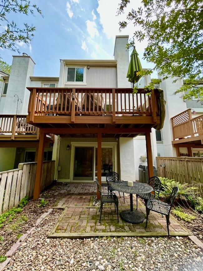 Building Photo - Welcome to this Lovely Home in Reston, VA!