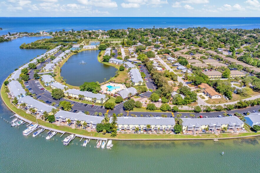 Building Photo - 3743 Pompano Dr SE