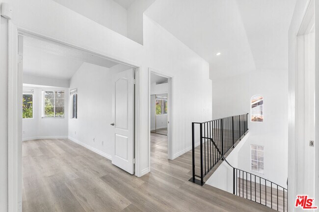 Building Photo - 37105 Zinnia St