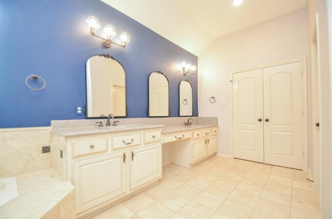 Building Photo - 42 N Knights Crossing Dr