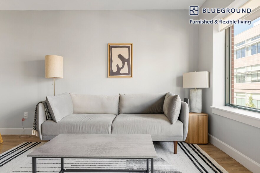 Building Photo - 33 Rogers St