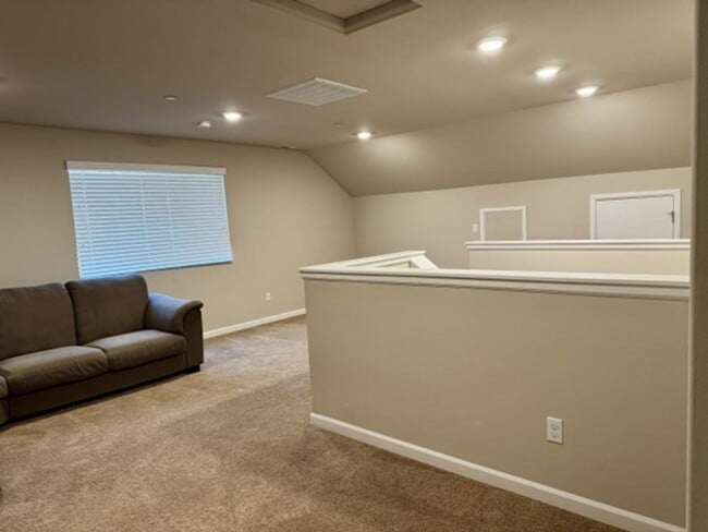 Building Photo - Air Conditioned Beautiful Home in Lynnwood