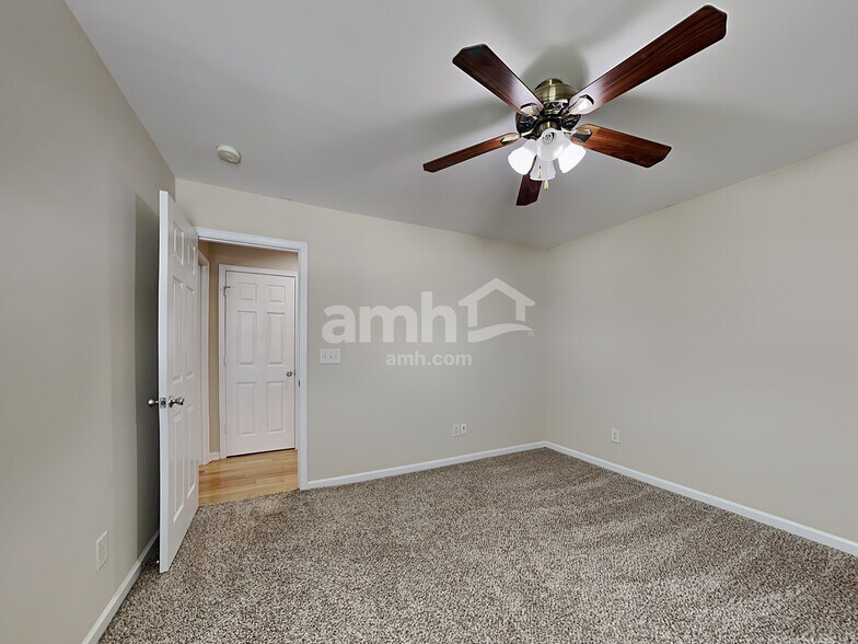 Building Photo - 6352 Hedgewood Ln