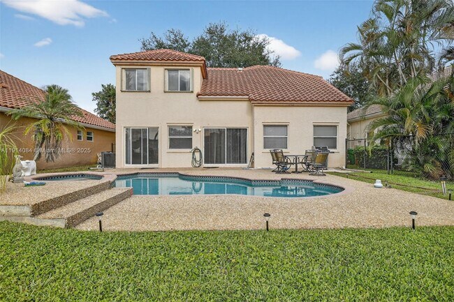 Building Photo - 9481 Oak Grove Cir