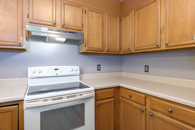 Building Photo - 3 Bed 2 Bath near Lake Jeanette