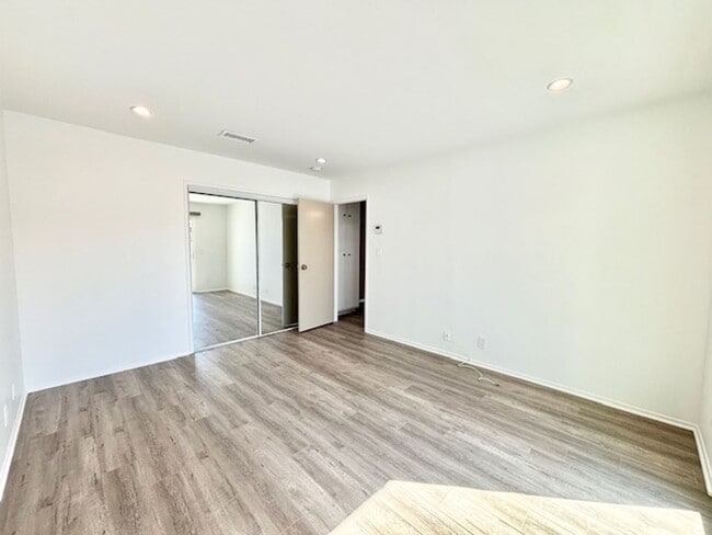 Building Photo - 136 Ventura Ave